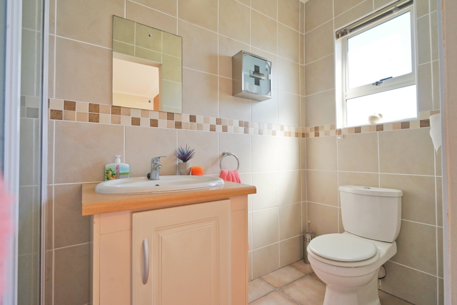 5 Bedroom Property for Sale in Seavale Eastern Cape